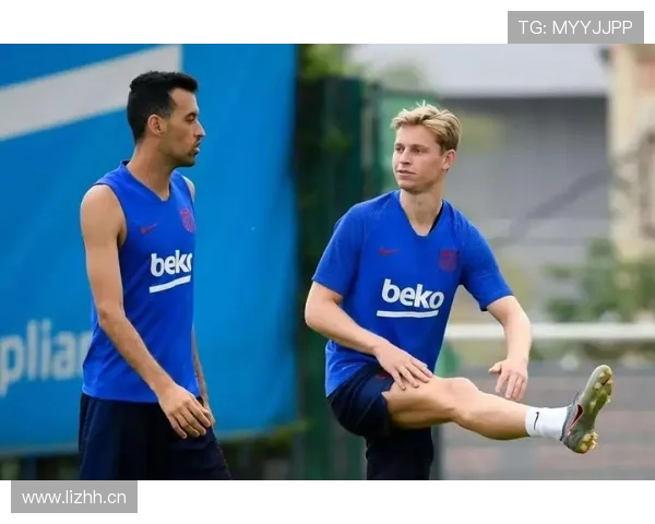 德容 vs 布斯克茨:后腰位置理解与战术执行差异 德容 vs 布斯克茨:后腰位置理解与战术执行差异