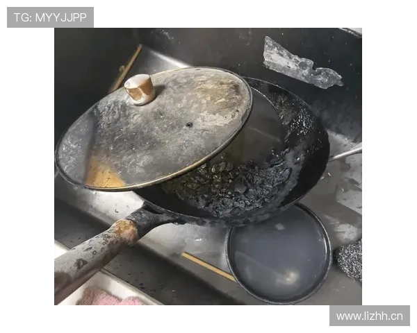 王昶家的冰箱里塞满了能量饮料，但厨房灶台从来没开过火