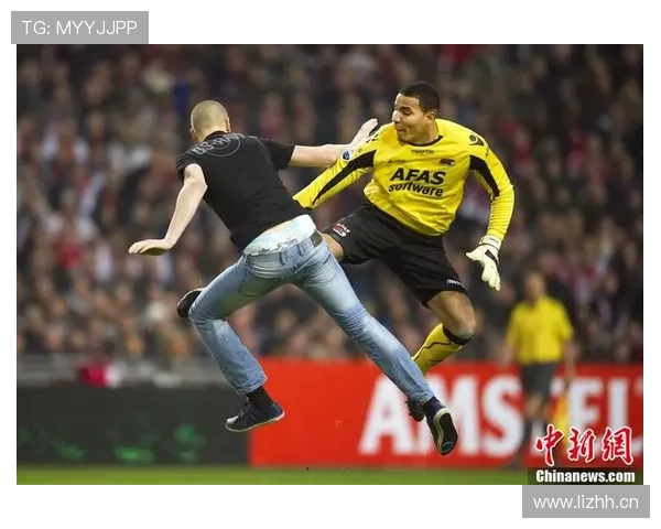 红牌判罚标准为何频繁引发争议？裁判尺度大揭秘