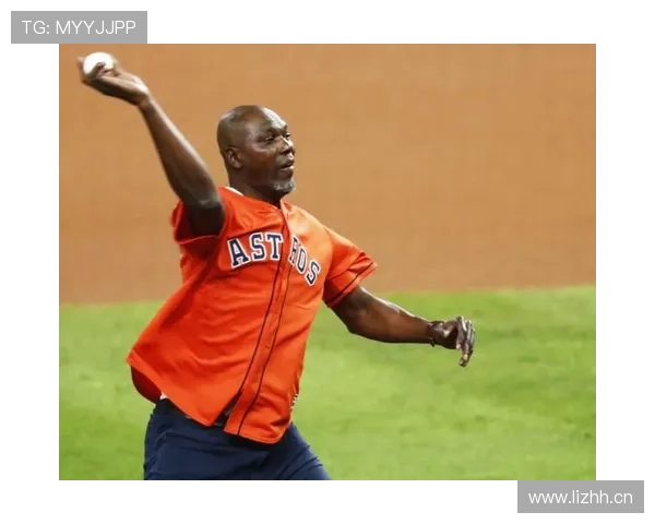 奥拉朱旺低位脚步胜力量型中锋，盖帽压制内线